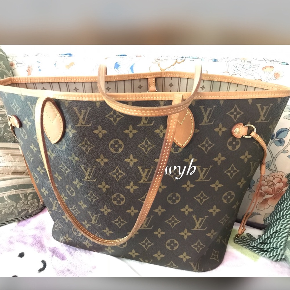 Authentic Louis Vuitton Neverfull MM Shoulder Bag!